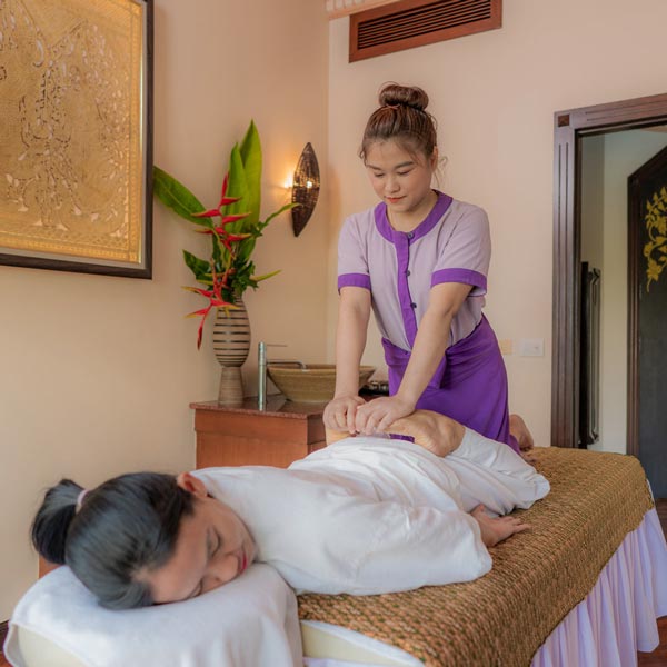 Massage thaïlandais de soulagement, Ayurveda, Bien-être, Retraites de yoga, Phuket Thaïlande, Mangosteen Ayurveda  Wellness Resort, Numéro 1 Ayurveda Resort en Thaïlande, Rawai, Phuket.